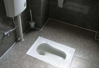 衛生間潮濕多霉？玻璃膠易發黑？懂行人都在用這種替代品，防霉更衛生